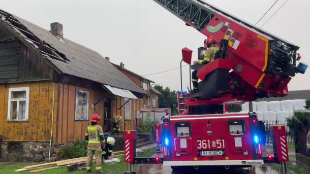 &bdquo;Myśleliśmy, że to koniec świata&rdquo;. Trąba powietrzna zniszczyła wieś na Podlasiu