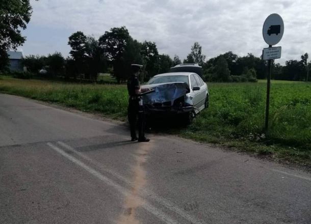 Wypadek na trasie Kościerzyna - Stara Kiszewa. Do szpitala trafił 55-letni kierowca opla