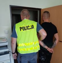 Odurzona kierująca i pasażer z narkotykami zatrzymani przez policjantów w Czersku