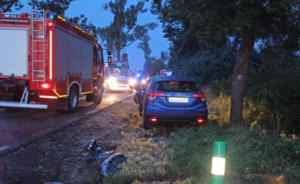 Czołowe zderzenie dwóch samochodów na drodze Chojnice - Tuchola. Sprawca był pijany, miał 1,5 promila (Aktualizacja)