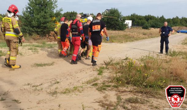 Wypadek na budowie w Charzykowach. 55-latek spadł z wysokości  i śmigłowcem został przetransportowany do szpitala