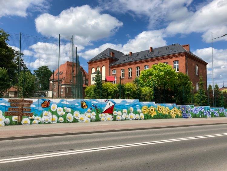 Przy Zespole Szkolno-Przedszkolnym nr 2 w Kościerzynie powstał mural upamiętniający partnerstwo z niemiecką gminą Cölbe FOTO