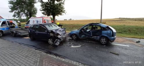 Wypadek na trasie Człuch&oacute;w - Wałcz w miejscowości Chrząstowo. Jedna osoba jest poszkodowana