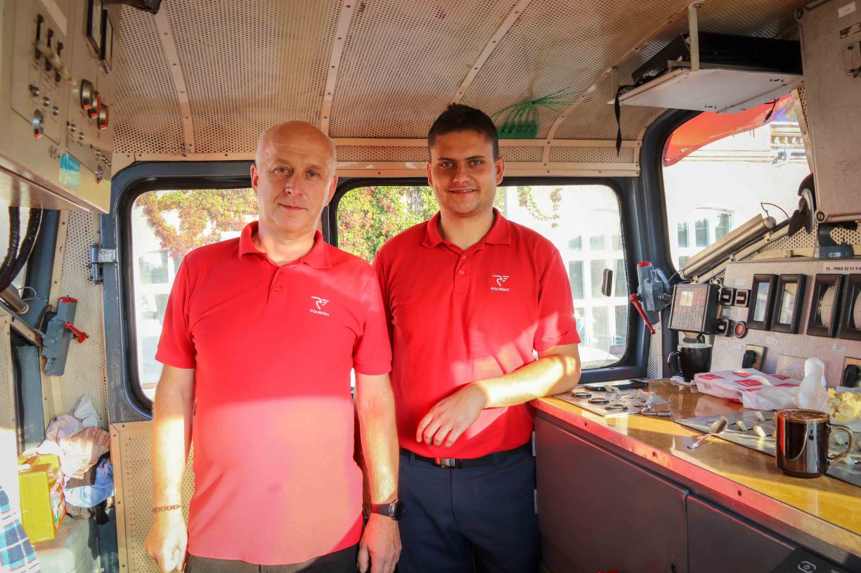 "Sentymentalna podróż starym składem". Z okazji 150-lecia chojnickiej kolei pojechali pociągiem specjalnym "Eszelon"