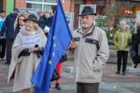 &bdquo;Tak dla Polski europejskiej&rdquo;, &bdquo;Bez Unii czeka nas reżim&rdquo;. W  Chojnicach r&oacute;wnież odbyła się prounijna demonstracja