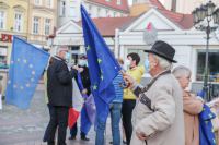 &bdquo;Tak dla Polski europejskiej&rdquo;, &bdquo;Bez Unii czeka nas reżim&rdquo;. W  Chojnicach r&oacute;wnież odbyła się prounijna demonstracja