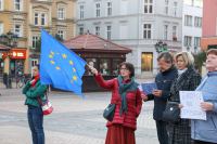 &bdquo;Tak dla Polski europejskiej&rdquo;, &bdquo;Bez Unii czeka nas reżim&rdquo;. W  Chojnicach r&oacute;wnież odbyła się prounijna demonstracja