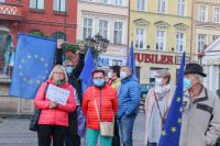 &bdquo;Tak dla Polski europejskiej&rdquo;, &bdquo;Bez Unii czeka nas reżim&rdquo;. W  Chojnicach r&oacute;wnież odbyła się prounijna demonstracja