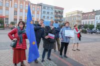 &bdquo;Tak dla Polski europejskiej&rdquo;, &bdquo;Bez Unii czeka nas reżim&rdquo;. W  Chojnicach r&oacute;wnież odbyła się prounijna demonstracja