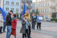 &bdquo;Tak dla Polski europejskiej&rdquo;, &bdquo;Bez Unii czeka nas reżim&rdquo;. W  Chojnicach r&oacute;wnież odbyła się prounijna demonstracja