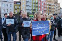 &bdquo;Tak dla Polski europejskiej&rdquo;, &bdquo;Bez Unii czeka nas reżim&rdquo;. W  Chojnicach r&oacute;wnież odbyła się prounijna demonstracja