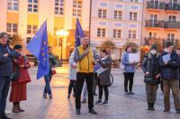 &bdquo;Tak dla Polski europejskiej&rdquo;, &bdquo;Bez Unii czeka nas reżim&rdquo;. W  Chojnicach r&oacute;wnież odbyła się prounijna demonstracja