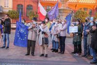 &bdquo;Tak dla Polski europejskiej&rdquo;, &bdquo;Bez Unii czeka nas reżim&rdquo;. W  Chojnicach r&oacute;wnież odbyła się prounijna demonstracja