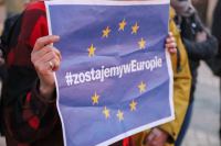 &bdquo;Tak dla Polski europejskiej&rdquo;, &bdquo;Bez Unii czeka nas reżim&rdquo;. W  Chojnicach r&oacute;wnież odbyła się prounijna demonstracja