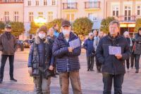 &bdquo;Tak dla Polski europejskiej&rdquo;, &bdquo;Bez Unii czeka nas reżim&rdquo;. W  Chojnicach r&oacute;wnież odbyła się prounijna demonstracja