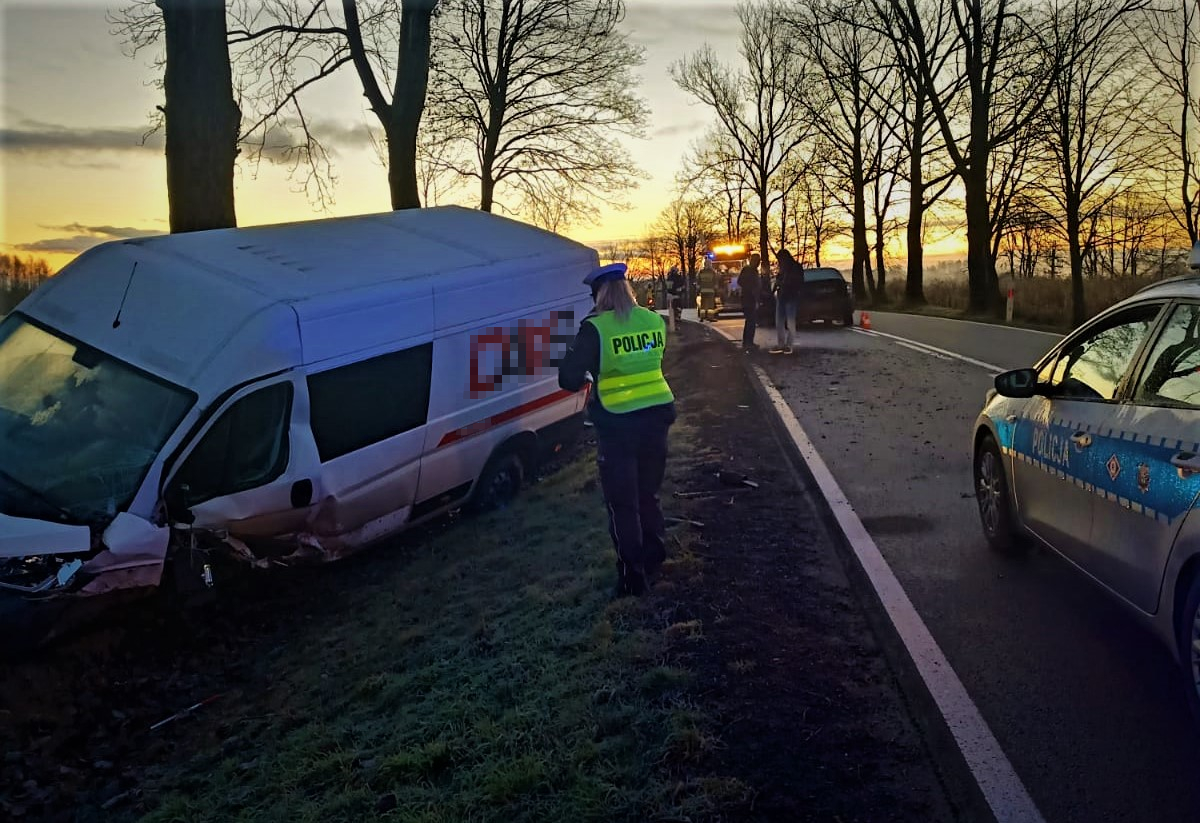 Wypadek na drodze krajowej nr 20, na odcinku Łąkie-Mokrzyn. Trzy osoby poszkodowane