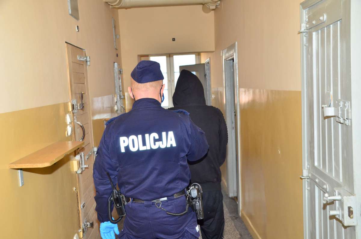 W Bytowie odzyskano audi skradzione na terenie gminy Kościerzyna. Policjanci zatrzymali też złodzieja samochodu