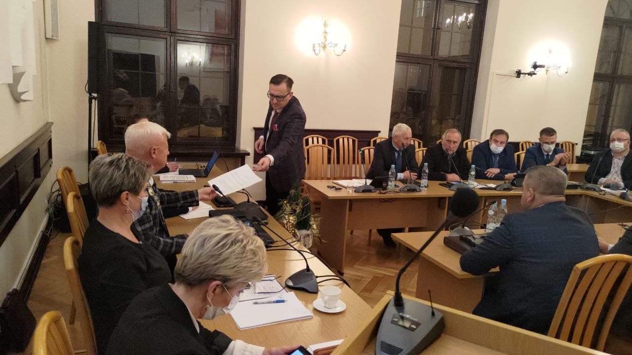 Głosowanie nad budżetem oraz wniosek o referendum w sprawie odwołania burmistrz Miastka. Sesja Rady Miejskiej w Miastku