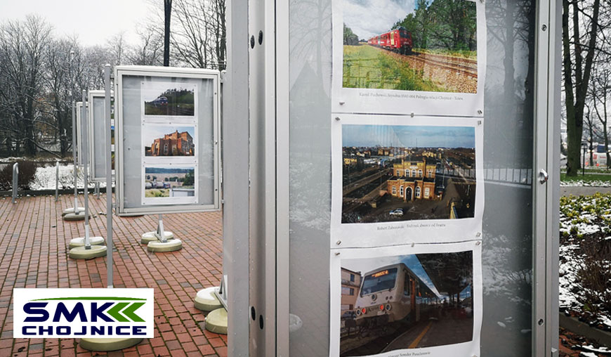Przy Chojnickim Centrum Kultury można obejrzeć wystawę z okazji 150-lecia kolei w Chojnicach
