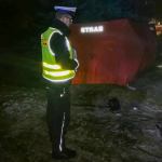 Samochód ciężarowy śmiertelnie potrącił mężczyznę. fot. KPP Kościerzyna