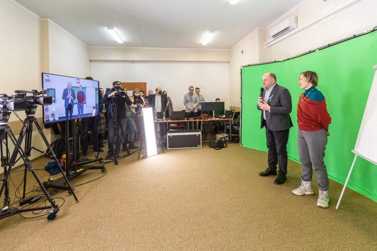Marszałek województwa kujawsko-pomorskiego uruchomił e-szkołę dla najmłodszych uchodźców z Ukrainy