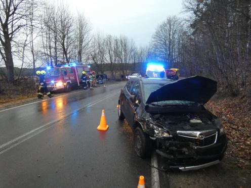 Opel corsa zderzył się z oplem mokka. Policja wyjaśnia okoliczności wypadku w powiecie kościerskim
