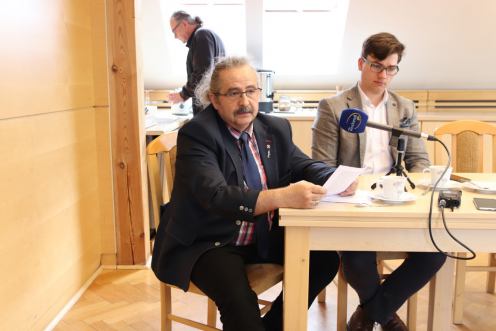 Gmina Chojnice nie ustawi telefonicznego masztu 4G na terenie GZGK w Charzykowach. Sprzeciwił się... gminny zakład