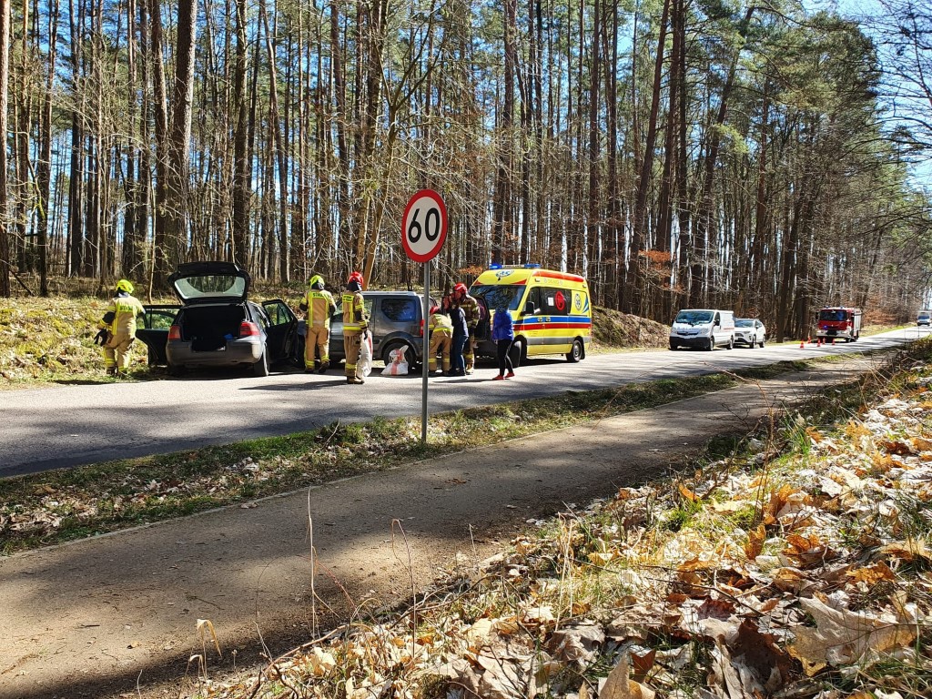 Zderzenie dwóch samochodów na drodze powiatowej w okolicach Funki, w gminie Chojnice