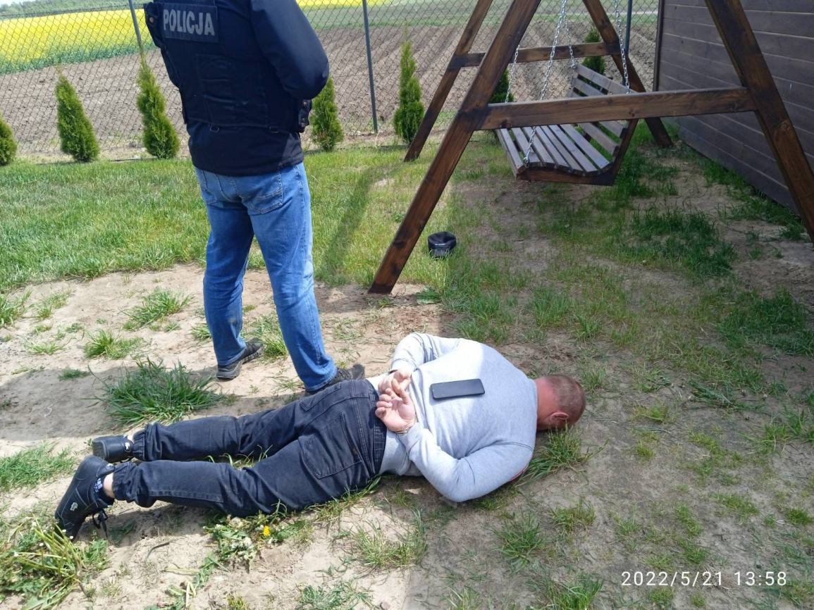 Policjanci z Chojnic i Gdańska zatrzymali dwóch mężczyzn i zabezpieczyli 10 kg amfetaminy oraz linię produkcyjną FOTO