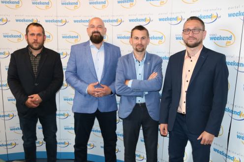 Czterej kandydaci na w&oacute;jta gminy Koczała spotkali się w studiu Weekend FM przed wyborami. Posłuchaj debaty (FOTO)