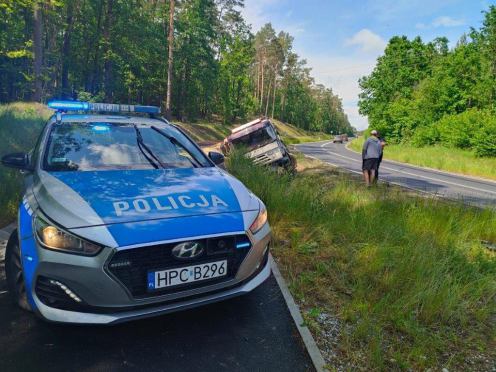 Zderzenie dw&oacute;ch ciężar&oacute;wek na drodze Tuchola-Płazowo. Policjanci ustalili, że jedna z nich jechała za szybko