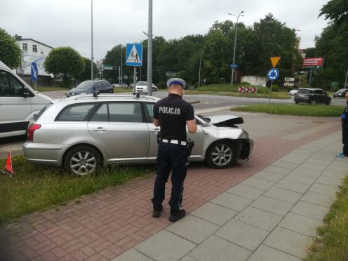 Dwie osoby ranne w wypadku w Kościerzynie. Na Rondzie Kaszubskim zderzyły się dwa auta