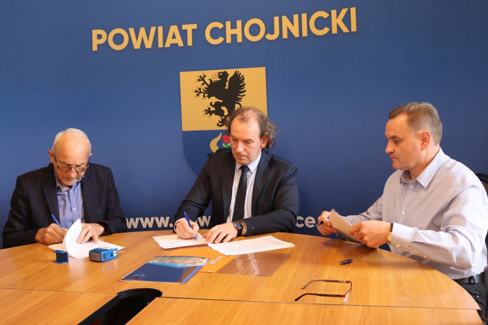 Radni powiatu chojnickiego zwiększyli finansowanie przebudowy drogi powiatowej Kinice-Kosobudy