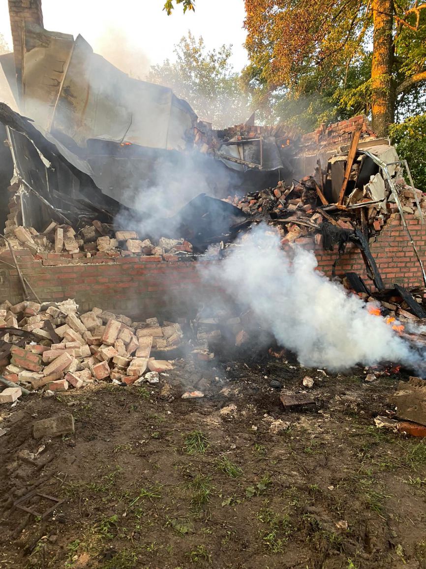 Groźny pożar w gminie Nowa Karczma. Spłonęły budynek mieszkalny oraz gospodarczy