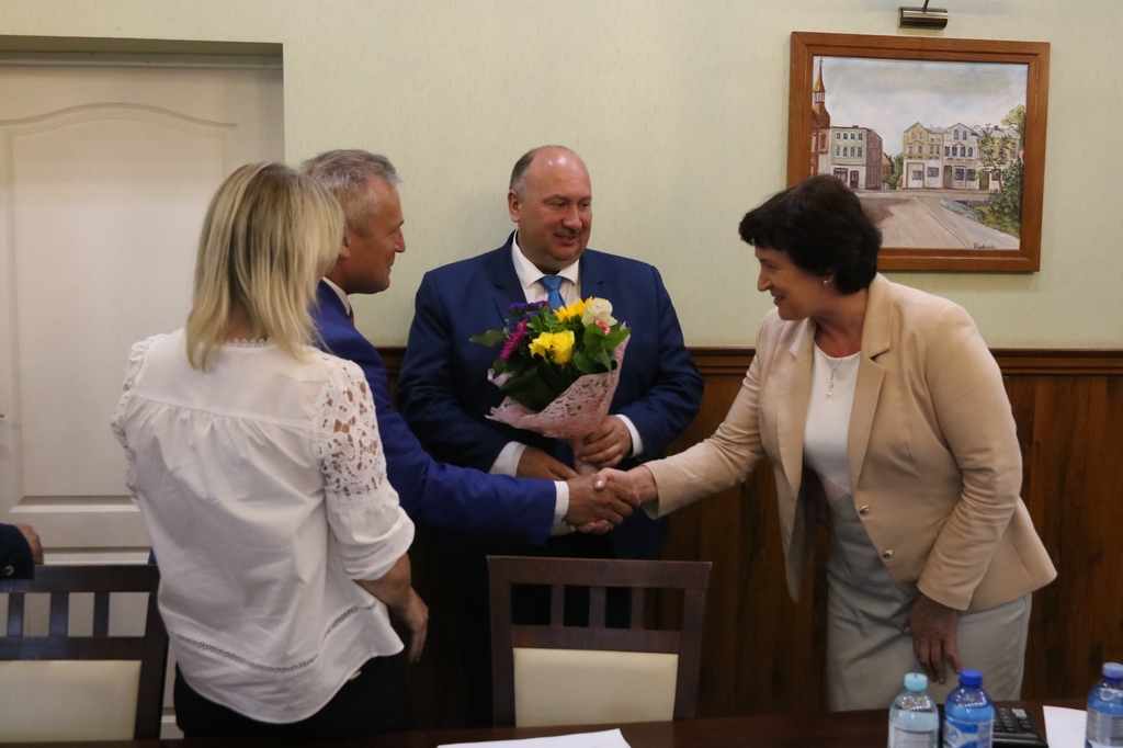 Burmistrz Czarnego Piotr Zabrocki z jednogłośnym absolutorium i wotum zaufania FOTO