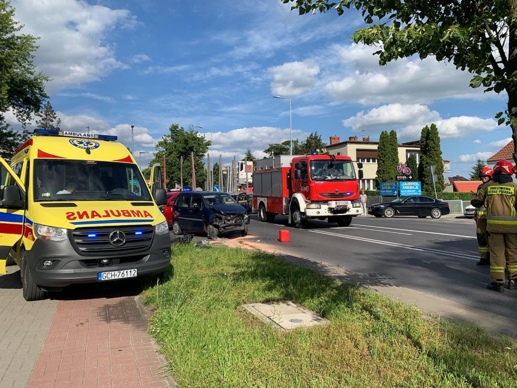 Chojnicka policja ma wstępne ustalenia w sprawie wypadku na skrzyżowaniu ulic Gdańska-Obrońców Chojnic w Chojnicach