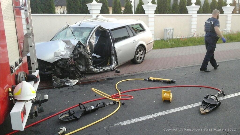 W Złotowie w gminie Czersk doszło do zderzenia dwóch samochodów osobowych. Dwie osoby przewieziono do szpitala
