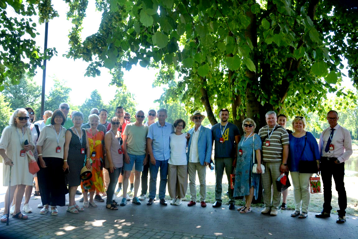 W parku Tysiąclecia zasadzono drzewko na 25-lecie partnerstwa miast Chojnic i Emsdetten (FOTO)