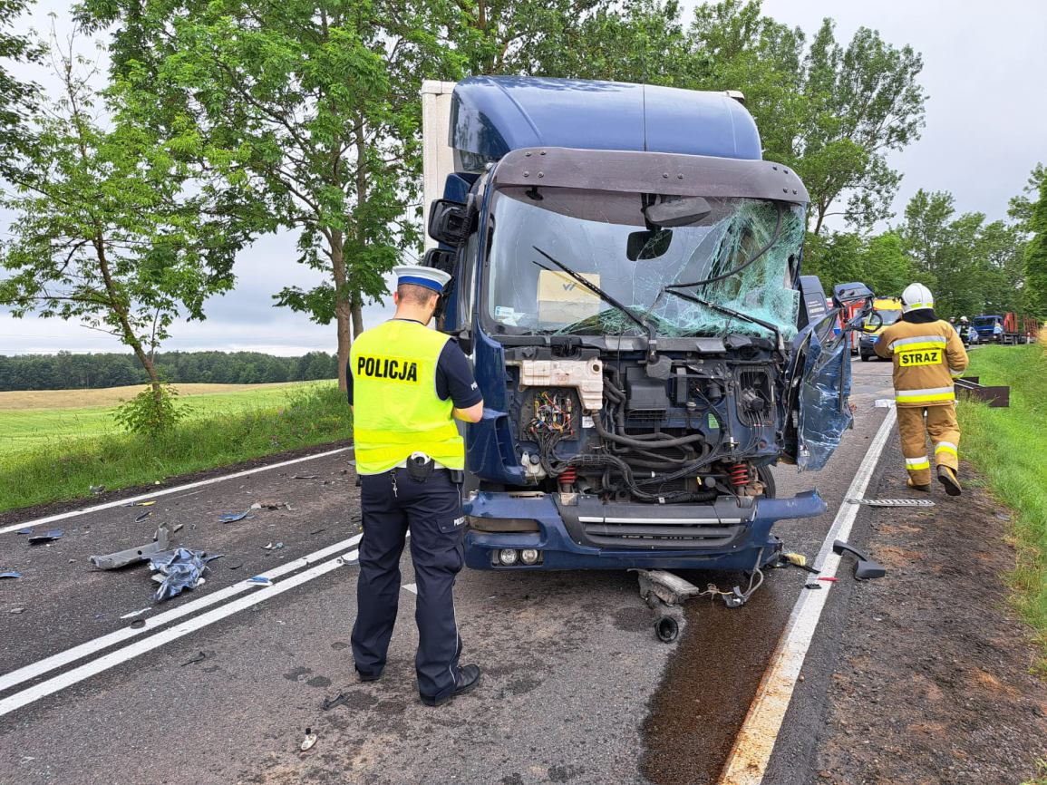 Zmarł 40-letni kierowca busa, który uległ wypadkowi na drodze krajowej między Bytowem a Półcznem