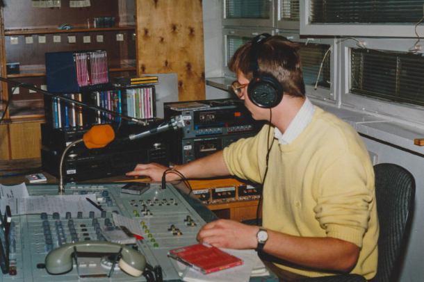 30 lat Weekend FM. Odcinek 2. Najpierw ul. Przemysłowa, później - Jana Pawła II. Jak początki radia zapamiętali radiowcy (ROZMOWA, WIDEO)