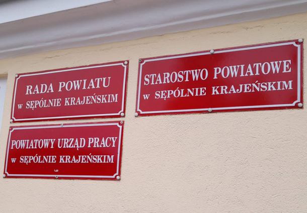 W najbliższy poniedziałek (23.09) na zachodniej granicy powiatu sępoleńskiego zostanie przeprowadzony oprysk dróg odstraszający dziki