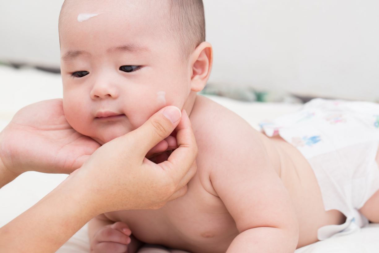 Sucha skóra u noworodka &ndash czy to początek alergii?