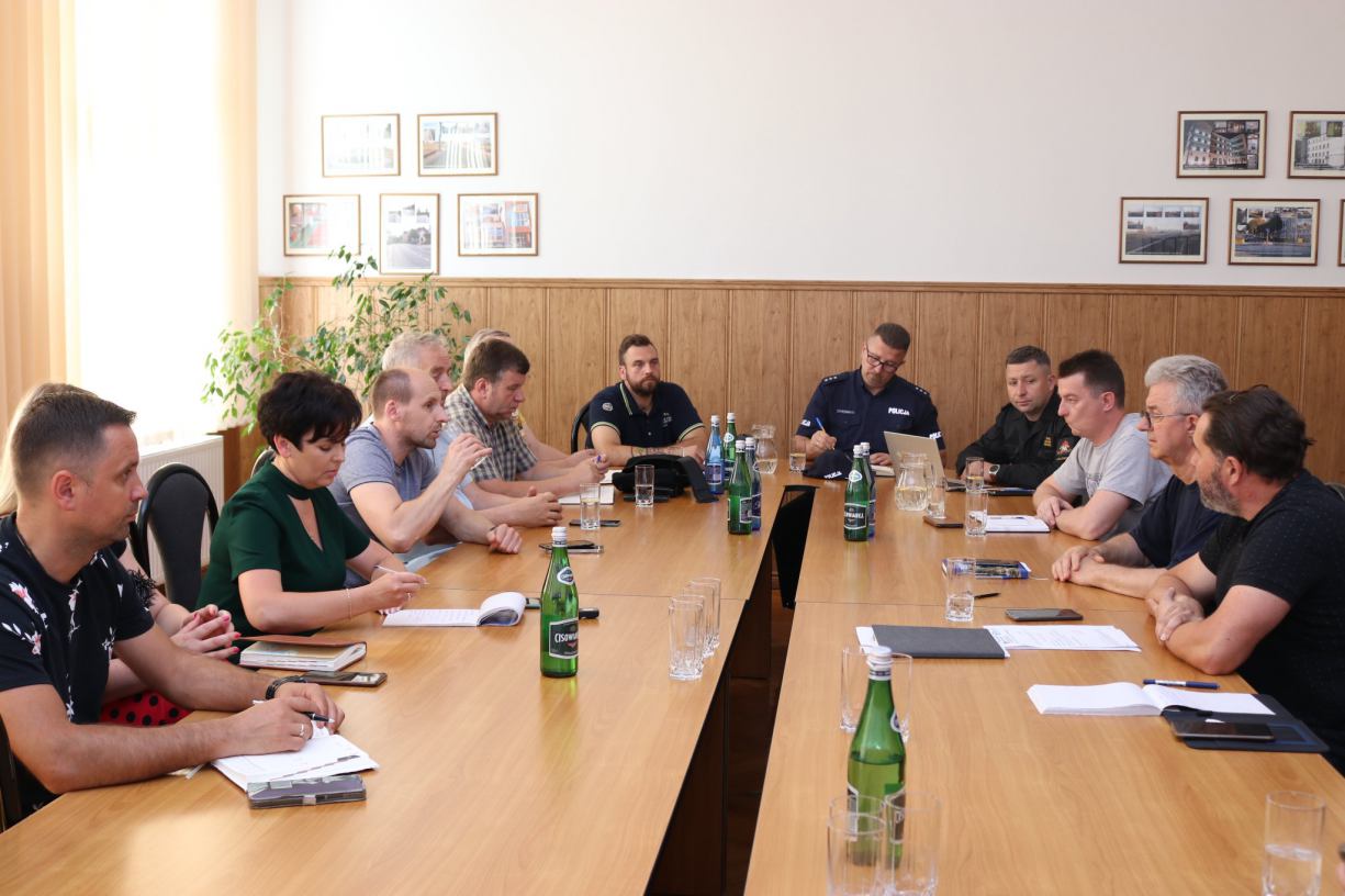 W związku z alertem pogodowym w Chojnicach obradował Powiatowy Zespół Zarządzania Kryzysowego ROZMOWA