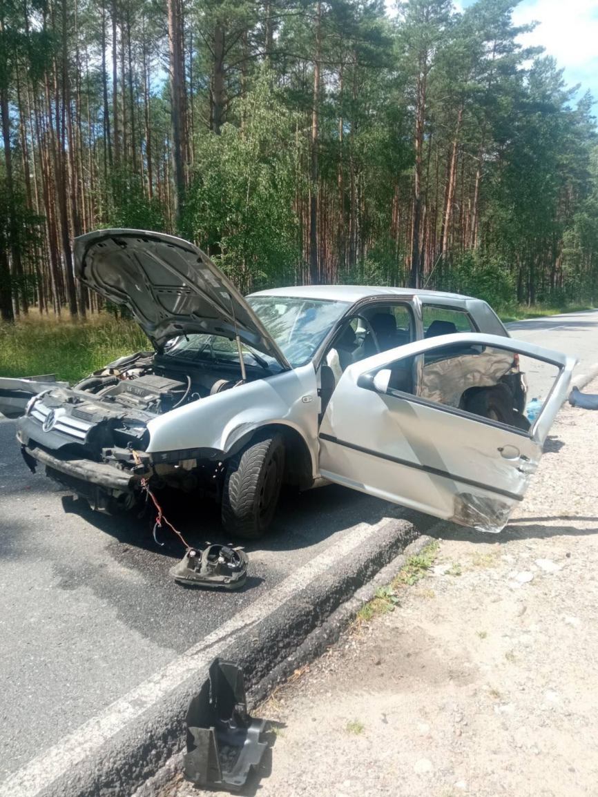 Zderzenie trzech samochodów na drodze Czarne - Szczecinek. 6 osób, w tym dwoje dzieci, poszkodowanych