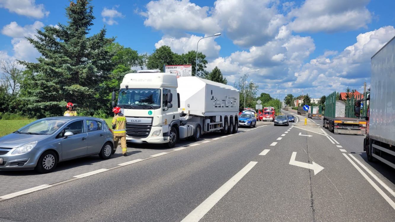 W Silnie w gminie Chojnice doszło do najechania ciężarówki na tył auta osobowego