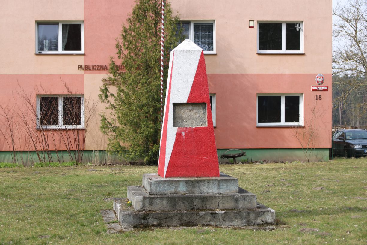 Mieszkańcy Bińcza, w gminie Czarne, chcą pozostawić obelisk po dawnym pomniku Bohaterskiej Armii Radzieckiej