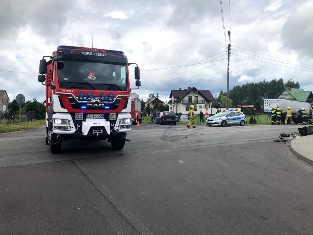 Zderzenie dwóch aut na drodze wojewódzkiej 235 w Lubni w gminie Brusy