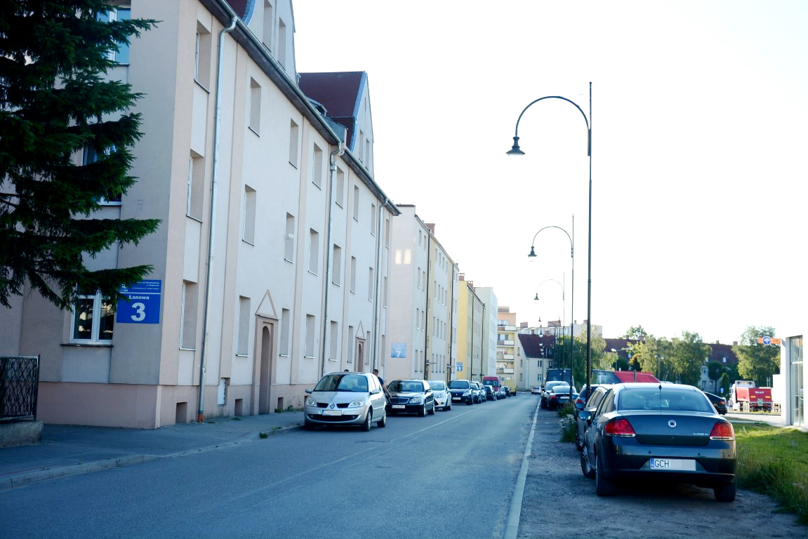Ulica Łanowa w Chojnicach od wczoraj jest jednokierunkowa. Zyskany teren zostanie przekształcony w parking