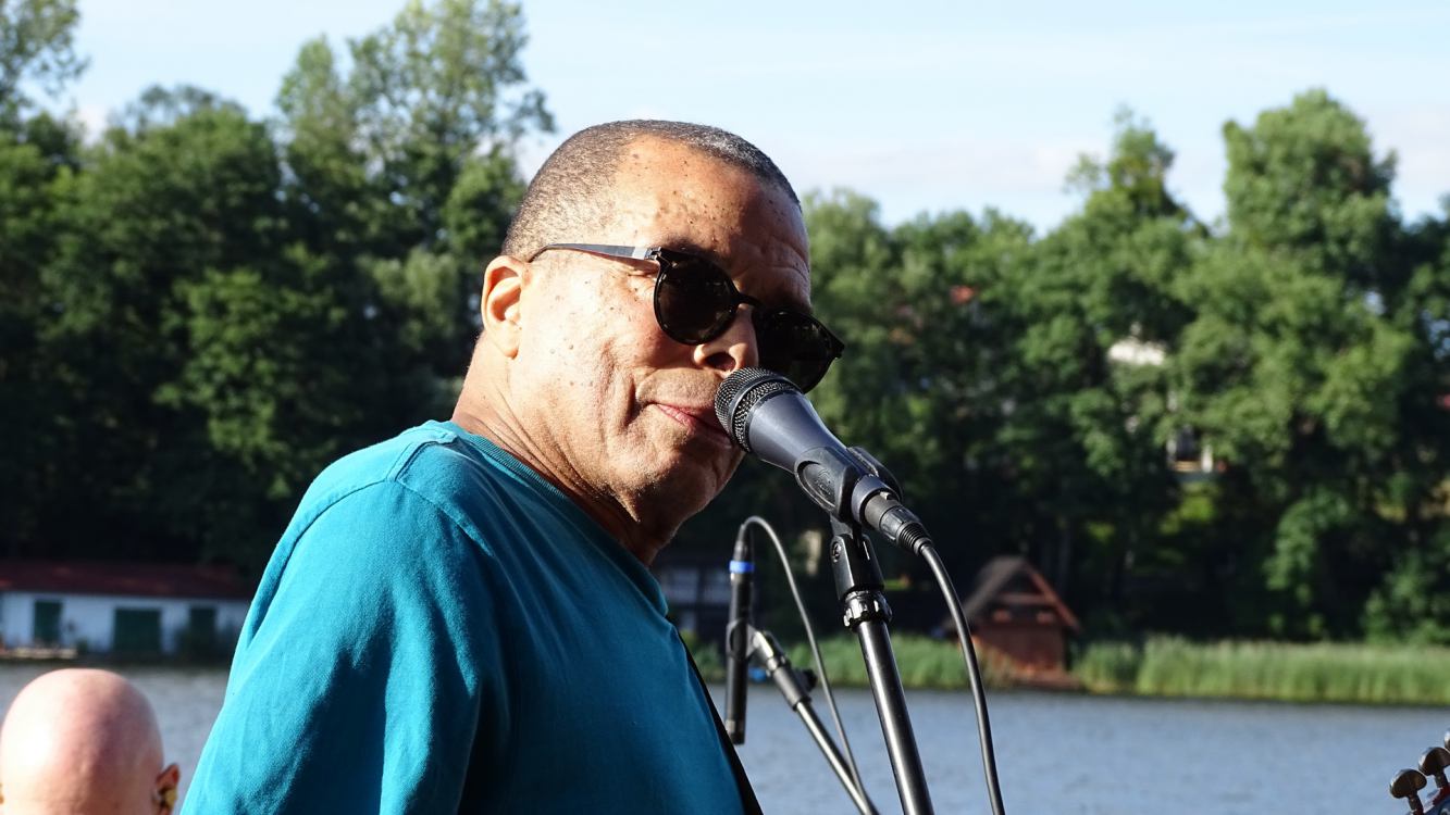 Amerykański bluesman Daryl Strodes wystąpił wczoraj na molo w Sępólnie Krajeńskim FOTO