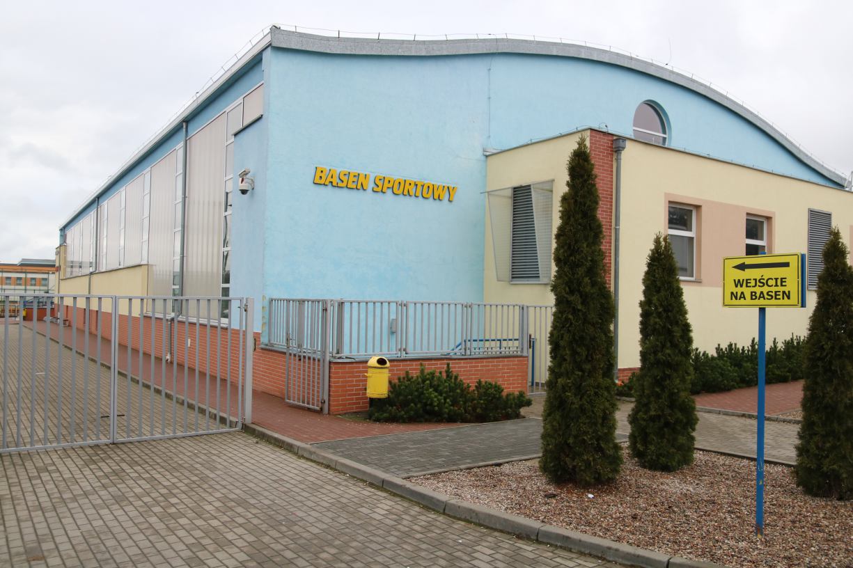 Basen w Człuchowie zostanie zamknięty, jeśli gminy nie dofinansują jego działalności 